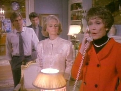 Escena del episodio 24 de la temporada 5 de la serie Falcon Crest