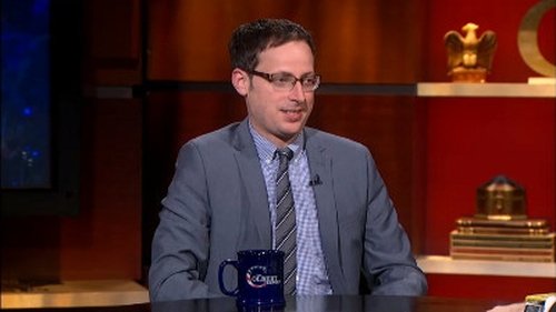 Escena del episodio 19 de la temporada 9 de la serie The Colbert Report