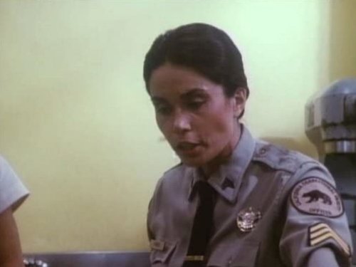 Escena del episodio 8 de la temporada 3 de la serie Falcon Crest