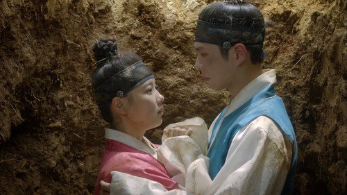 Love in the Moonlight still