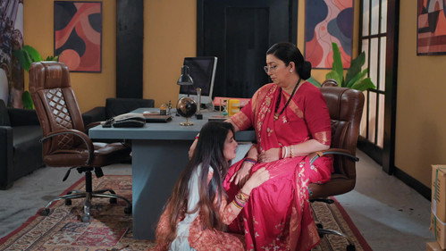 Tulsi Stands by Vaishnavi