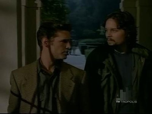 Escena del episodio 23 de la temporada 5 de la serie Beverly Hills, 90210