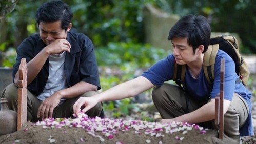 Sebelum Dijemput Nenek — still 16