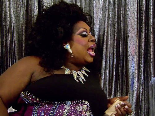 Escena del episodio 9 de la temporada 3 de RuPaul: Reinas del drag: ¡Desatadas!