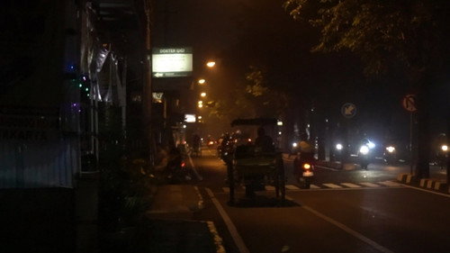 Mempertahankan Kenangan Yang Hampir Hilang Backdrop Blur