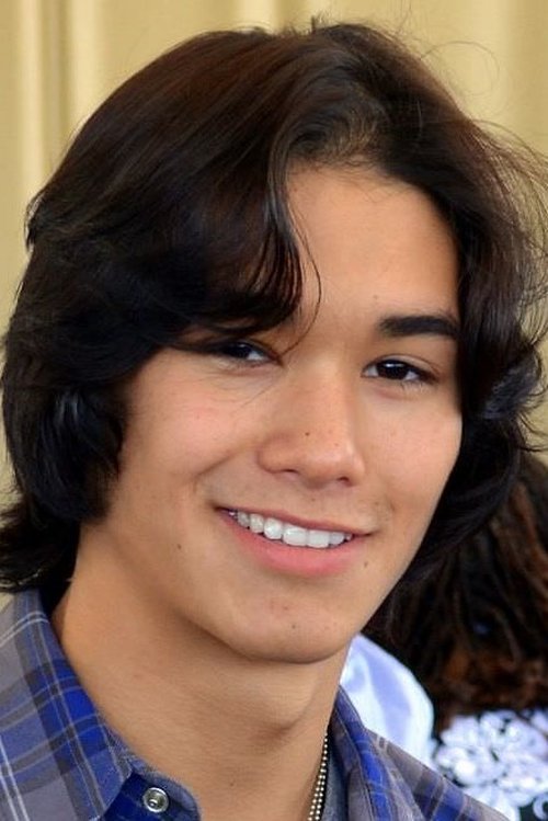 Kép: Booboo Stewart színész profilképe