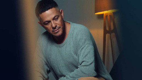 Alejandro Sanz: Cuando nadie me ve - Season 1 Backdrop Blur