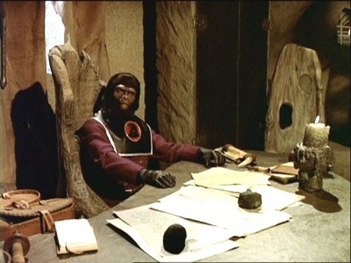 Escena del episodio 11 de la temporada 1 de la serie Planet of the Apes