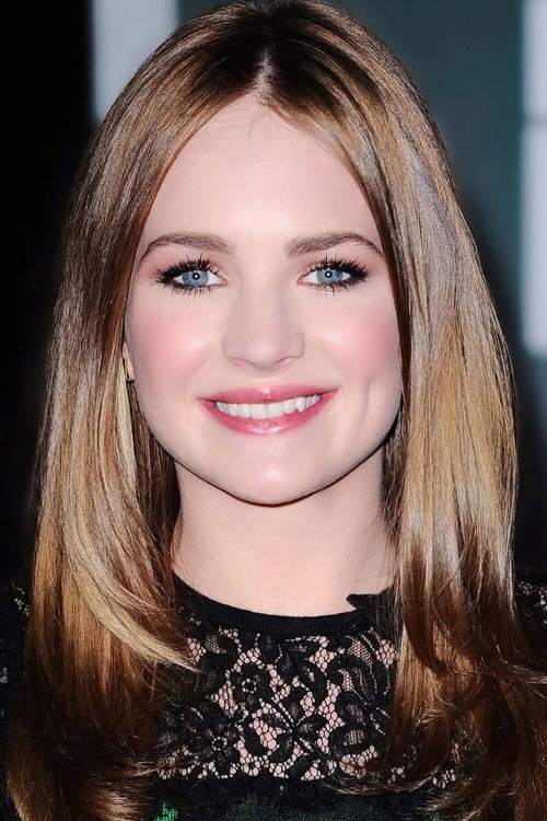 Britt Robertson photo 14