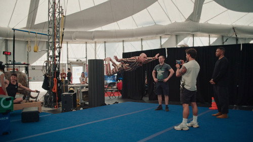 Cirque Life S01E03 backdrop