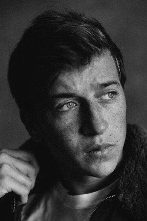 Kép: Skyler Gisondo színész profilképe