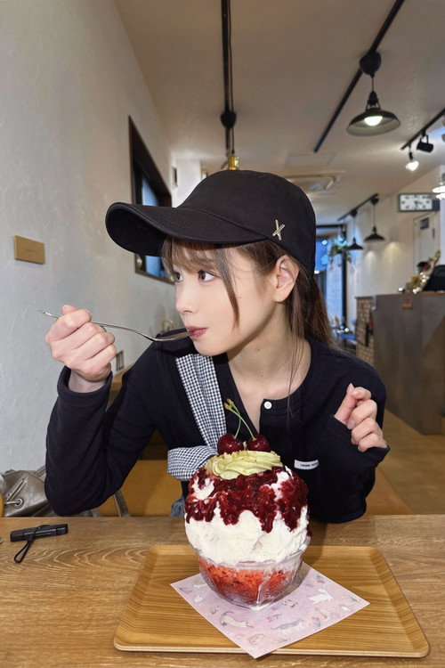 Kana Momonogi