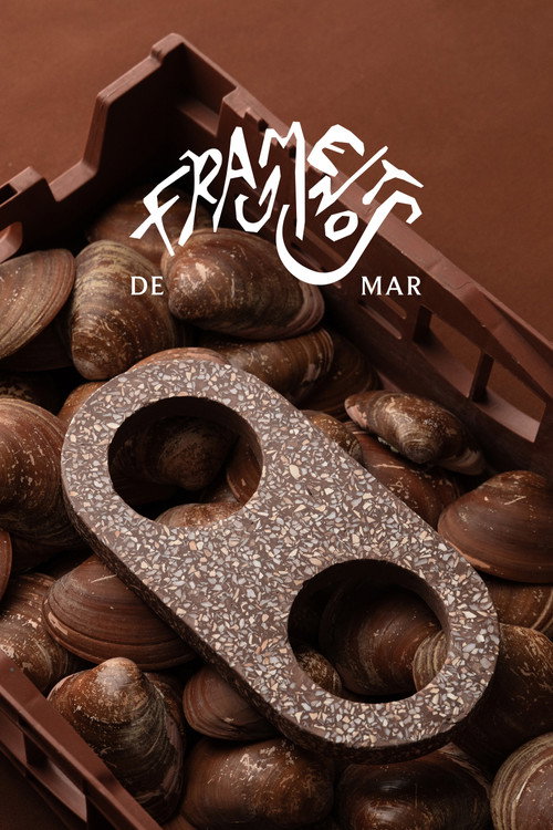 Official movie poster for Fragmentos de Mar (2026), a documentary film