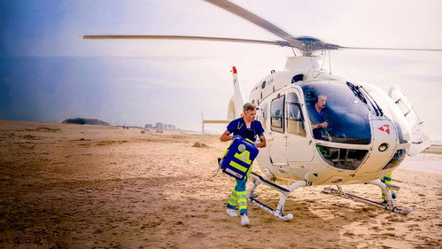 Helden van Hier: De MUG Heli Backdrop Blur