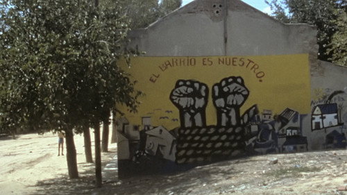 Murales y pancartas en barrios periféricos Backdrop Blur