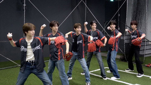 ▦ I went to cheer them on so they could get the ball into the square . . . ⚾️ 🧢  | Weiquan Dragons First Pitch Behind