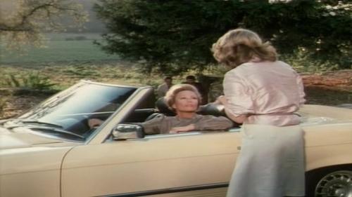 Escena del episodio 2 de la temporada 1 de la serie Falcon Crest