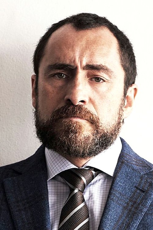 Kép: Demián Bichir színész profilképe