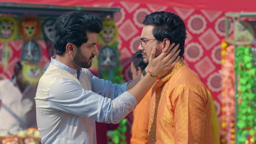Dheeraj Eases Ashish's Pain
