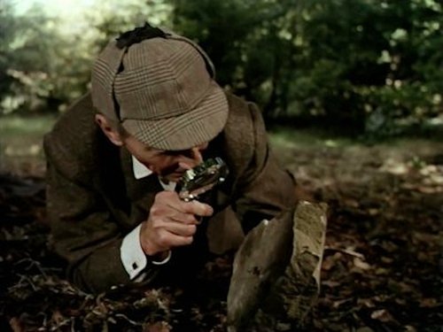 Escena del episodio 6 de la temporada 2 de la serie Sherlock Holmes
