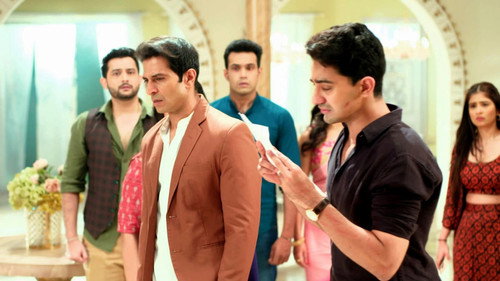 Amresh Leaves The House!