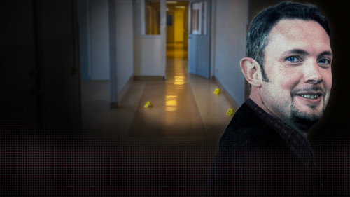 Kalla fakta: Hur dog Steve? Våldet på Humana Backdrop Blur