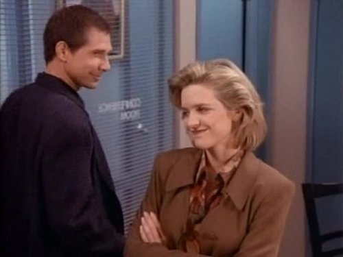 Escena del episodio 12 de la temporada 2 de la serie Melrose Place
