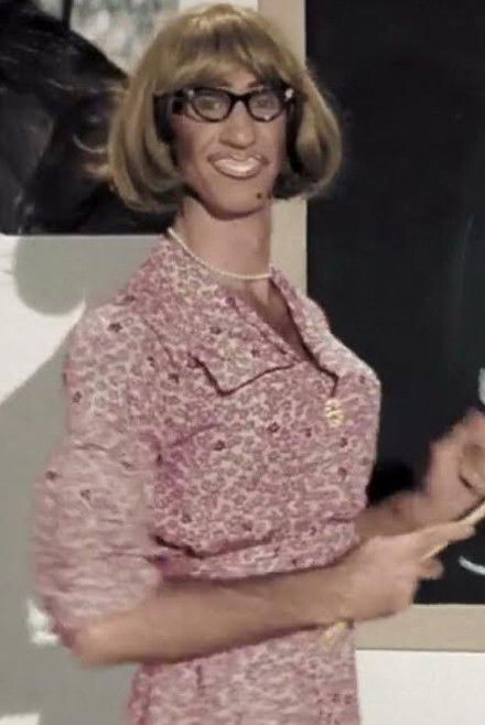 Kedric Wolfe interpretando a The Devil