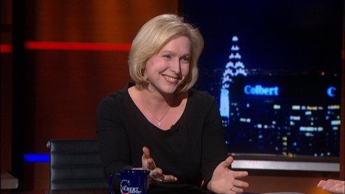 Escena del episodio 19 de la temporada 11 de la serie The Colbert Report