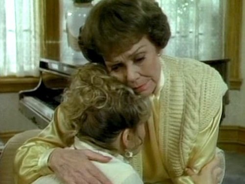 Escena del episodio 14 de la temporada 6 de la serie Falcon Crest