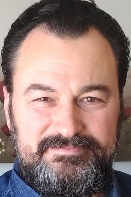 Kép: Alper Düzen színész profilképe