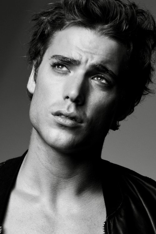 Image de Dustin Milligan