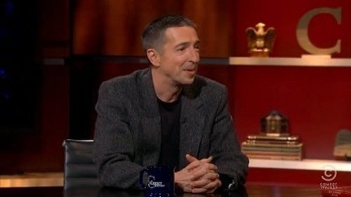 Escena del episodio 11 de la temporada 7 de la serie The Colbert Report