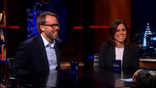 Escena del episodio 8 de la temporada 10 de la serie The Colbert Report