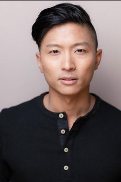 Yuchi Chiu interpretando a Amos