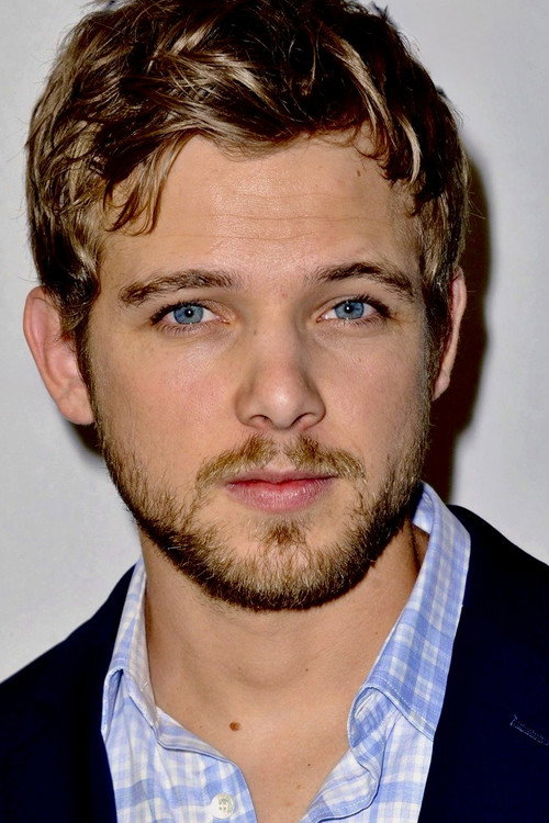 Kép: Max Thieriot színész profilképe