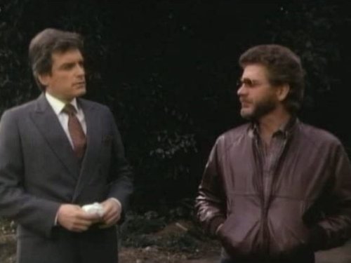 Escena del episodio 28 de la temporada 3 de la serie Falcon Crest