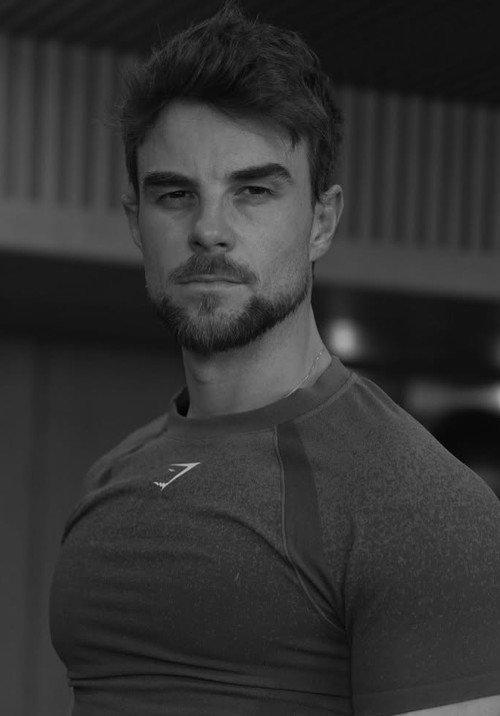 Kép: Nathaniel Buzolic színész profilképe