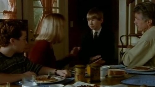 Escena del episodio 20 de la temporada 3 de la serie Picket Fences