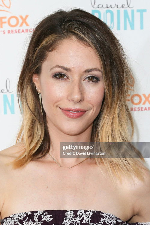 Kép: Amanda Crew színész profilképe
