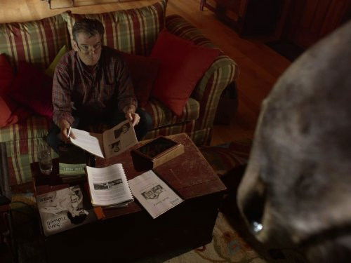 Escena del episodio 2 de la temporada 1 de La maldición de Dark Lake