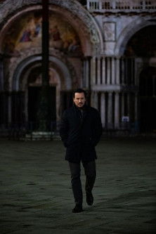 Escena 2 de Vostro Onore