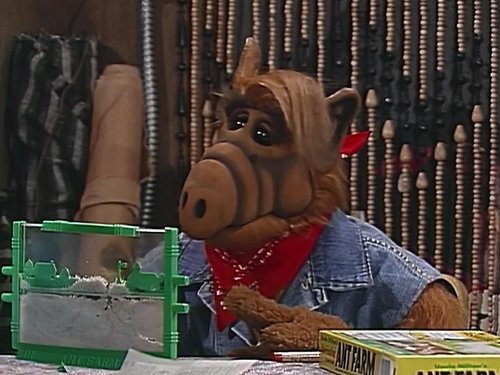 Escena del episodio 21 de la temporada 3 de la serie ALF