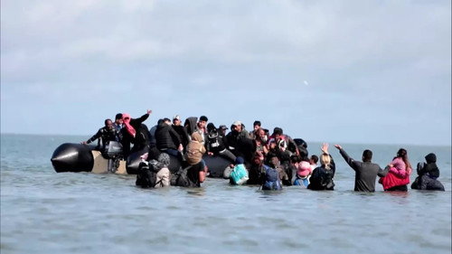 Calais-Douvres, l’exil sans fin Backdrop Blur