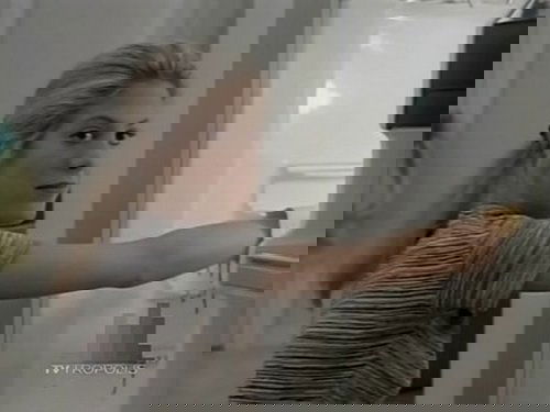 Escena del episodio 2 de la temporada 4 de la serie Beverly Hills, 90210