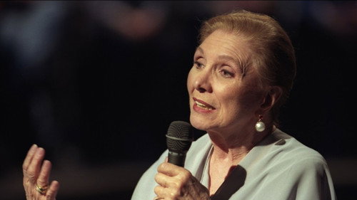 María Dolores Pradera, a pura voz Backdrop Blur