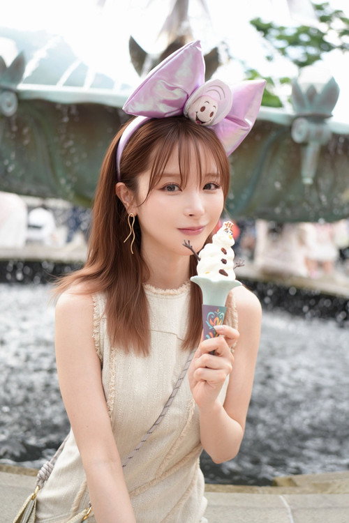 Kana Momonogi