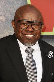 Carlton Lee Russell interpretando a Jumping Man