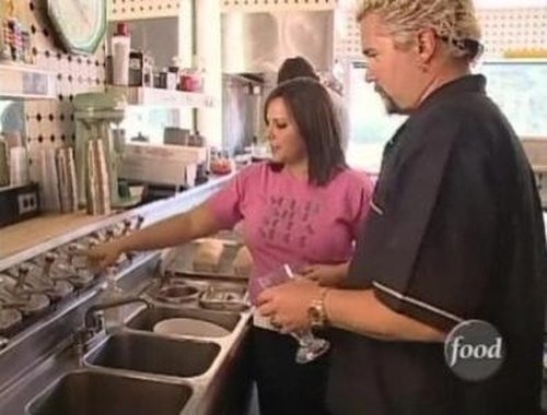 Escena del episodio 9 de la temporada 1 de la serie Diners, Drive-Ins and Dives