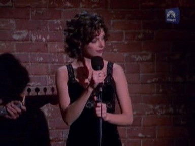 Escena del episodio 8 de la temporada 3 de Caroline in the City